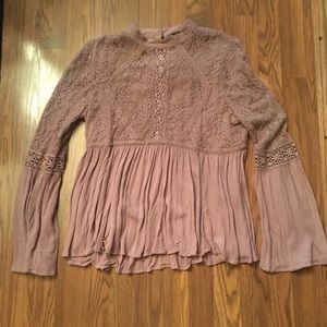 American Eagle Lace Bell Sleeve Top💜